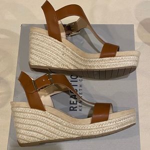 Kenneth Cole Reaction Tan Wedged Sandals